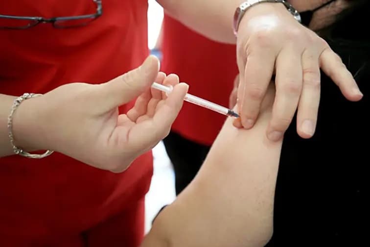 İBB Başkanı İmamoğlu da ücretsiz HPV aşısı uygulamasını başlatıyor